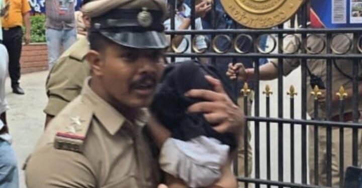 TRAGEDIA EN INDIA; 11 MUERTOS Y 33 HERIDOS EN FESTEJO POR CAMPEONATO DE CRIQUET 1 TRAGEDIA EN INDIA; 11 MUERTOS Y 33 HERIDOS EN FESTEJO POR CAMPEONATO DE CRIQUET