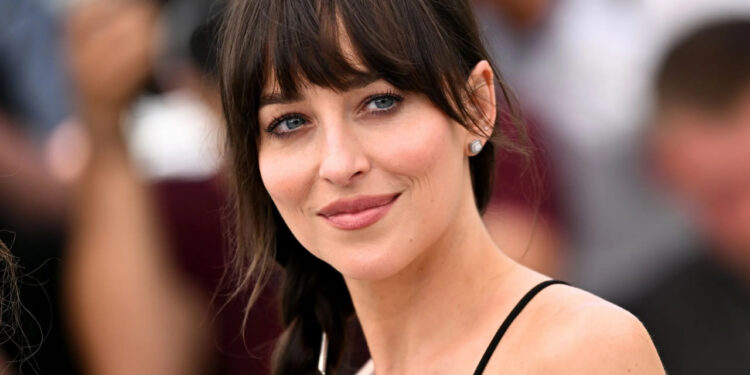 DAKOTA JOHNSON ROMPE EL SILENCIO SOBRE EL FRACASO DE MADAME WEB 1 DAKOTA JOHNSON ROMPE EL SILENCIO SOBRE EL FRACASO DE MADAME WEB