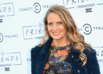 JANNE SIBBETT, ESTRELLA DE FRIENDS, CAMBIA LOS ESCENARIOS POR LA SANACIÓN ENERGÉTICA