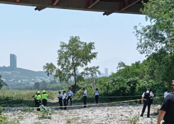 SE ARROJA MUJER DEL PUENTE ATIRANTADO