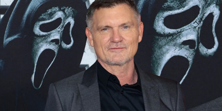 KEVIN WILLIAMSON DIRIGIRÁ SCREAM 7 TRAS SER CONVENCIDO POR NEVE CAMPBELL 1 KEVIN WILLIAMSON DIRIGIRÁ SCREAM 7 TRAS SER CONVENCIDO POR NEVE CAMPBELL