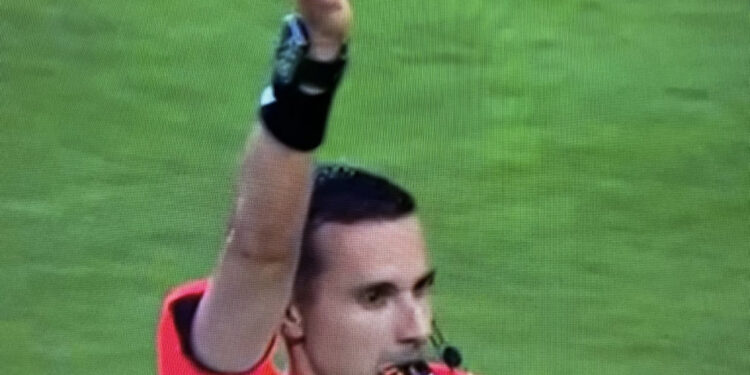 EXPÚLSAMELO, VIRGENCITA: ÁRBITRO MEXICANO EXPULSA CON TARJETA ROJA Y ESTAMPITA DE LA VIRGEN DE GUADALUPE EN MUNDIAL DE CLUBES 1 EXPÚLSAMELO, VIRGENCITA: ÁRBITRO MEXICANO EXPULSA CON TARJETA ROJA Y ESTAMPITA DE LA VIRGEN DE GUADALUPE EN MUNDIAL DE CLUBES