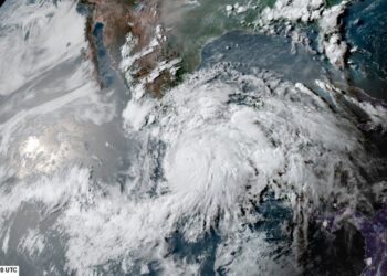 HURACÁN ERICK ALCANZA CATEGORÍA 3 Y AVANZA CON POTENCIAL DESTRUCTIVO; ADVIERTEN POR INUNDACIONES, DESLAVES Y CRECIDAS SÚBITAS