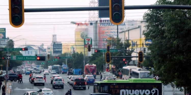 MONTERREY: LA CIUDAD DE LOS SEMÁFOROS DESCOMPUESTOS; PROMETEN REPARAR FALLAS CON INVERSIÓN DE 7 MILLONES DE PESOS 1 MONTERREY: LA CIUDAD DE LOS SEMÁFOROS DESCOMPUESTOS; PROMETEN REPARAR FALLAS CON INVERSIÓN DE 7 MILLONES DE PESOS