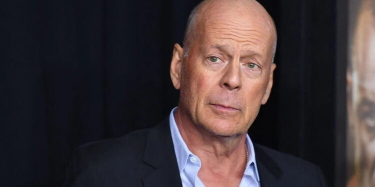 SCHWARZENEGGER SUBESTIMÓ A BRUCE WILLIS: “TIENES BRAZOS DE PALILLO” 1 SCHWARZENEGGER SUBESTIMÓ A BRUCE WILLIS: “TIENES BRAZOS DE PALILLO”