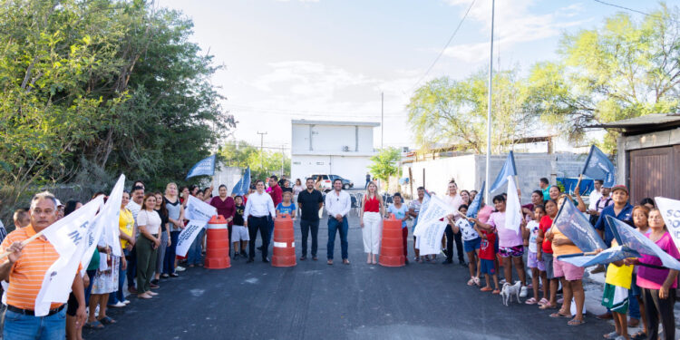 TERMINAN 30 AÑOS DE ESPERA; ENTREGA RAÚL CANTÚ DE LA GARZA PAVIMENTACIÓN TOTAL EN LOS LAURELES 1 TERMINAN 30 AÑOS DE ESPERA; ENTREGA RAÚL CANTÚ DE LA GARZA PAVIMENTACIÓN TOTAL EN LOS LAURELES
