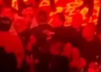 HIJO DE CACIQUE… PINTITO; REVELAN VIDEO DE ALONSO DE LA GARZA, HEREDERO DEL LÍDER DE LA UNIÓN GANADERA, GOLPEANDO A GUARDIA EN CONCIERTO DE CARÍN LEÓN