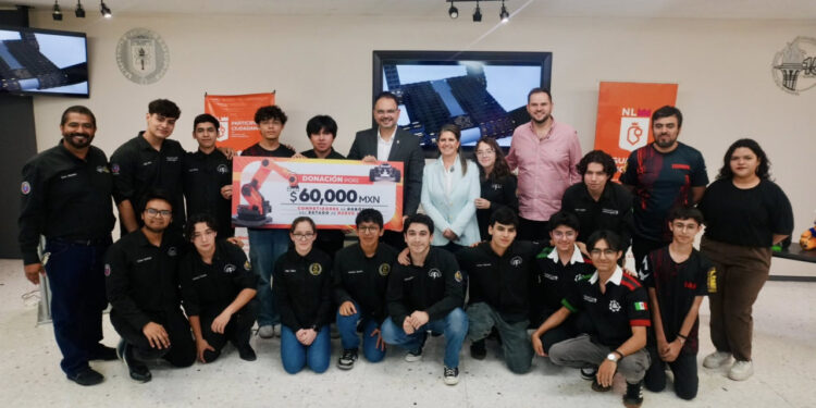 ‘VAYAN A DEMOSTRARLE AL MUNDO DE QUÉ ESTÁN HECHOS LOS JÓVENES DE NL’.- DANIEL ACOSTA; ENTREGAN DONATIVO A ESTUDIANTES QUE REPRESENTARÁN A MÉXICO EN MUNDIAL DE ROBÓTICA 1 ‘VAYAN A DEMOSTRARLE AL MUNDO DE QUÉ ESTÁN HECHOS LOS JÓVENES DE NL’.- DANIEL ACOSTA; ENTREGAN DONATIVO A ESTUDIANTES QUE REPRESENTARÁN A MÉXICO EN MUNDIAL DE ROBÓTICA