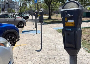 APRUEBA MONTERREY AUMENTO DEL 220% EN PARQUÍMETROS; TARIFA PASARÁ DE $2.50 A $8.00 POR HORA Y AMPLÍAN ZONAS DE COBRO