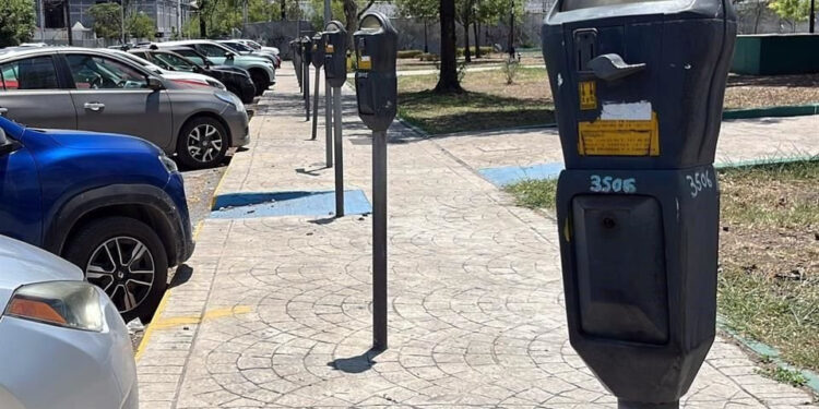 APRUEBA MONTERREY AUMENTO DEL 220% EN PARQUÍMETROS; TARIFA PASARÁ DE $2.50 A $8.00 POR HORA Y AMPLÍAN ZONAS DE COBRO 1 APRUEBA MONTERREY AUMENTO DEL 220% EN PARQUÍMETROS; TARIFA PASARÁ DE $2.50 A $8.00 POR HORA Y AMPLÍAN ZONAS DE COBRO