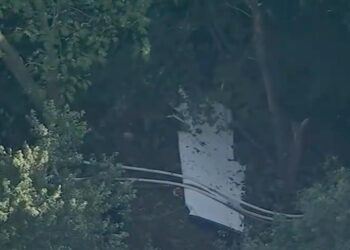 AVIÓN DE PARACAIDISMO SE ESTRELLA EN NUEVA JERSEY 15 SOBREVIVEN TRAS FALLA MECÁNICA