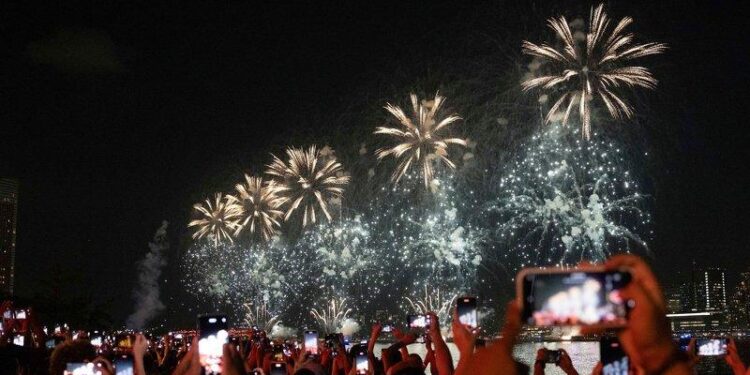 ALERTA DE ATAQUE EN EL 4 DE JULIO FBI Y DHS VIGILAN AMENAZAS DE “LOBOS SOLITARIOS” 1 ALERTA DE ATAQUE EN EL 4 DE JULIO FBI Y DHS VIGILAN AMENAZAS DE “LOBOS SOLITARIOS”