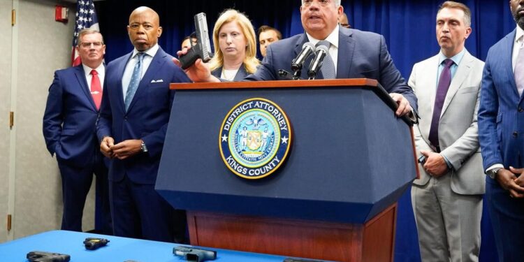 PANDILLEROS ATERRORIZAN BROOKLYN YA ENFRENTAN 68 CARGOS POR VIOLENCIA ARMADA 1 PANDILLEROS ATERRORIZAN BROOKLYN YA ENFRENTAN 68 CARGOS POR VIOLENCIA ARMADA