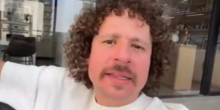 LUISITO COMUNICA ES ABORDADO EN PROTESTA ANTI-GENTRIFICACIÓN EN CDMX