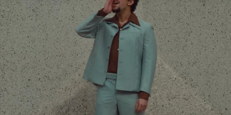 BAD BUNNY ENVÍA MENSAJE POLÍTICO EN ‘NUEVAYOL’ SIMULA VOZ DE TRUMP Y DEFIENDE A LOS INMIGRANTES 1 BAD BUNNY ENVÍA MENSAJE POLÍTICO EN ‘NUEVAYOL’ SIMULA VOZ DE TRUMP Y DEFIENDE A LOS INMIGRANTES