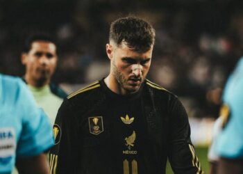 SANTIAGO GIMÉNEZ PODRÍA SALIR DEL MILAN ALBERGARI BUSCA A DOVBYK COMO RELEVO EN ATAQUE