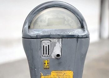 YA CUESTAN $8 PESOS PARQUÍMETROS EN MONTERREY; ENTRA EN VIGOR AUMENTO DEL 220 POR CIENTO APROBADO POR EL MUNICIPIO.