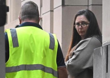 CADENA PERPETUA A MUJER EN AUSTRALIA POR ASESINAR A TRES PERSONAS CON HONGOS VENENOSOS