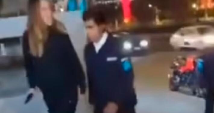 SURGE NUEVO VIDEO DE 'LADY RACISTA'; AHORA GRITA 'GATA' A MUJER POLICÍA. 1 SURGE NUEVO VIDEO DE ‘LADY RACISTA’; AHORA GRITA ‘GATA’ A MUJER POLICÍA.