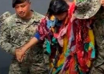 BAILARINA CAE AL MAR Y ES RESCATADA POR MARINOS EN DESPEDIDA DEL BUQUE ESCUELA “KASHIMA”, EN ACAPULCO.