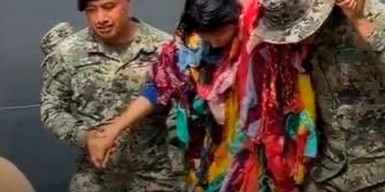 BAILARINA CAE AL MAR Y ES RESCATADA POR MARINOS EN DESPEDIDA DEL BUQUE ESCUELA “KASHIMA”, EN ACAPULCO. 1 BAILARINA CAE AL MAR Y ES RESCATADA POR MARINOS EN DESPEDIDA DEL BUQUE ESCUELA “KASHIMA”, EN ACAPULCO.