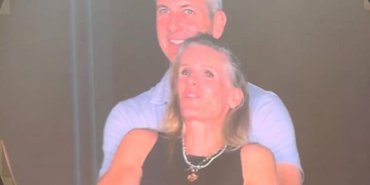 PIDE PERDÓN CEO CAPTADO EN SITUACIÓN DE INFIDELIDAD; CUESTIONA ANDY BYRON QUE 'ERRORES HUMANOS' SEAN CONVERTIDOS EN ESPECTÁCULOS MEDIÁTICOS. 1 PIDE PERDÓN CEO CAPTADO EN SITUACIÓN DE INFIDELIDAD; CUESTIONA ANDY BYRON QUE ‘ERRORES HUMANOS’ SEAN CONVERTIDOS EN ESPECTÁCULOS MEDIÁTICOS.