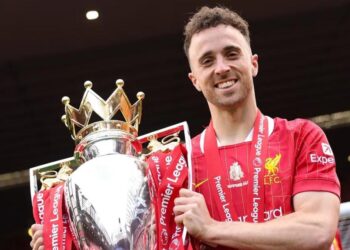 𝐃𝐈𝐎𝐆𝐎 𝐉𝐎𝐓𝐀, 𝐀𝐋 𝐒𝐀𝐋Ó𝐍 𝐃𝐄 𝐋𝐀 𝐅𝐀𝐌𝐀; 𝐄𝐋 𝐖𝐎𝐋𝐕𝐄𝐒 𝐋𝐎 𝐇𝐎𝐍𝐑𝐀 𝐏𝐎𝐒𝐓𝐔𝐌𝐀𝐌𝐄𝐍𝐓𝐄