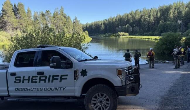 UNA MUERTE Y DOS DESAPARECIDOS; ACCIDENTE EN CASCADA DE OREGON 1 UNA MUERTE Y DOS DESAPARECIDOS; ACCIDENTE EN CASCADA DE OREGON