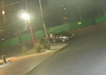 TESTIGO INTENTA HUIR DE ASALTO EN OXXO Y MUERE BALEADO EN MONTERREY.