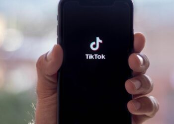 TIKTOK ENFRENTA BLOQUEO EN EE.UU. SI NO CAMBIA DE PROPIETARIO ANTES DE SEPTIEMBRE