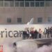 SALEN POR TOBOGANES DE AVIÓN EN LLAMAS; EVACUAN PASAJEROS AERONAVE EN DENVER. 7 SALEN POR TOBOGANES DE AVIÓN EN LLAMAS; EVACUAN PASAJEROS AERONAVE EN DENVER.