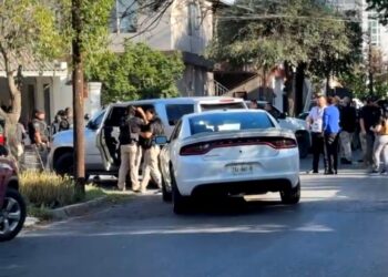 ALERTA EN MITRAS: HOMBRE SE ATRINCHERA Y DISPARA A AGENTES MINISTERIALES.