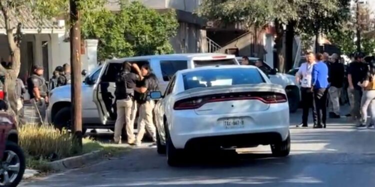 ALERTA EN MITRAS: HOMBRE SE ATRINCHERA Y DISPARA A AGENTES MINISTERIALES. 1 ALERTA EN MITRAS: HOMBRE SE ATRINCHERA Y DISPARA A AGENTES MINISTERIALES.