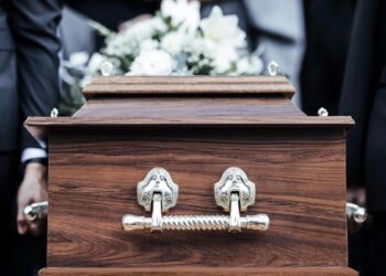 FAMILIA DEMANDA A FUNERARIAS RECIBIERON RESTOS CEREBRALES EN UNA CAJA