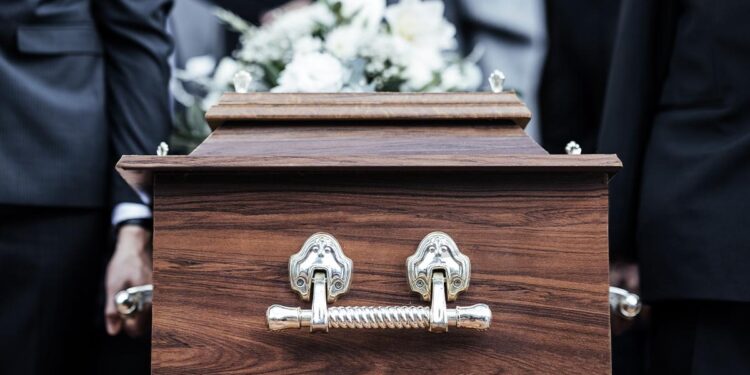 FAMILIA DEMANDA A FUNERARIAS RECIBIERON RESTOS CEREBRALES EN UNA CAJA