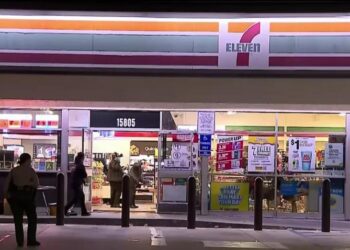 TIROTEO EN 7-ELEVEN DE LOS ÁNGELES PADRE DE FAMILIA MUERE TRAS PELEA