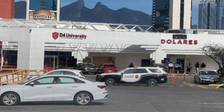 SALVAN A ADOLESCENTE HERIDO EN ASALTO: EXTRAEN BALA A MUCHACHO QUE ESPERABA EL CAMIÓN CON SU MADRE FRENTE A PLAZA FIESTA SAN AGUSTÍN, EN SAN PEDRO.