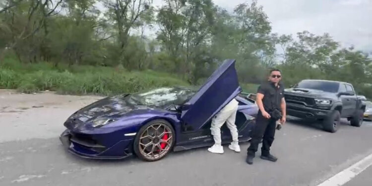 DETIENEN A INFLUENCER ALFREDO VALENZUELA POR EXCESO DE VELOCIDAD EN SANTIAGO