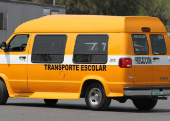 BUSCAN QUE TRANSPORTE ESCOLAR SEA OBLIGATORIO PARA REDUCIR CAOS VIAL Y CONTAMINACIÓN
