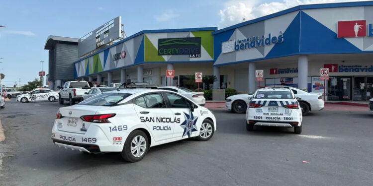 DETIENEN POR FRAUDE A 20 EMPLEADOS DE NEGOCIO QUE OFRECÍA CRÉDITOS PARA AUTOS EN PLAZA LA FE