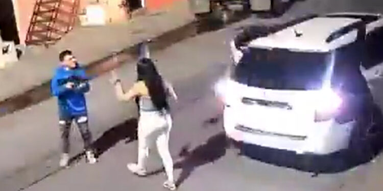 DETINEN EN JALISCO A FEMINICIDA DE KARLA; KEVIN “N” LA ACRIBILLÓ CON UN FUSIL DE ASALTO AFUERA DE SU CASA EN UN CRIMEN CAPTADO EN VIDEO 1 DETINEN EN JALISCO A FEMINICIDA DE KARLA; KEVIN “N” LA ACRIBILLÓ CON UN FUSIL DE ASALTO AFUERA DE SU CASA EN UN CRIMEN CAPTADO EN VIDEO