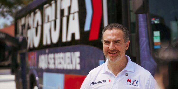 ARRANCA ADRIÁN REGIO RUTA; INICIA OPERACIÓN PRIMER CIRCUITO OBISPADO - MACROPLAZA - FUNDIDORA 1 ARRANCA ADRIÁN REGIO RUTA; INICIA OPERACIÓN PRIMER CIRCUITO OBISPADO – MACROPLAZA – FUNDIDORA