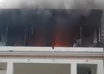 QUEMAN HABITACIÓN EN CASA DE EL BRONCO EN GARCÍA; HIERE ESCOLTA A INTRUSO