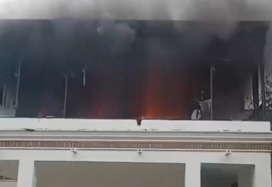 QUEMAN HABITACIÓN EN CASA DE EL BRONCO EN GARCÍA; HIERE ESCOLTA A INTRUSO