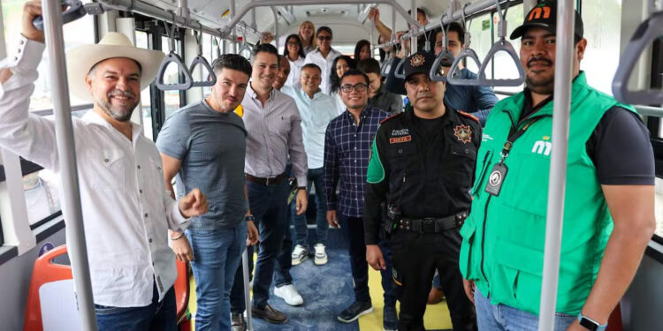 ENTREGA SAMUEL 40 CAMIONES NUEVOS HECHOS EN NUEVO LEÓN; SUMA ESTADO MIL 800 UNIDADES Y 400 MÁS DE TRANSMETRO 1 ENTREGA SAMUEL 40 CAMIONES NUEVOS HECHOS EN NUEVO LEÓN; SUMA ESTADO MIL 800 UNIDADES Y 400 MÁS DE TRANSMETRO