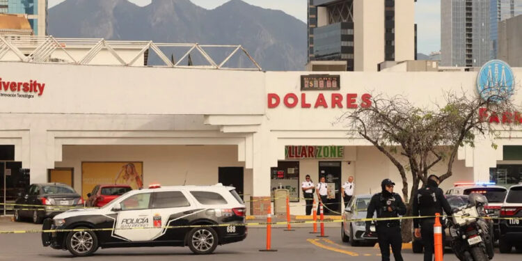 BALA PERDIDA HIERE A ADOLESCENTE DURANTE ASALTO EN PLAZA FIESTA SAN AGUSTÍN, EN SAN PEDRO 1 BALA PERDIDA HIERE A ADOLESCENTE DURANTE ASALTO EN PLAZA FIESTA SAN AGUSTÍN, EN SAN PEDRO