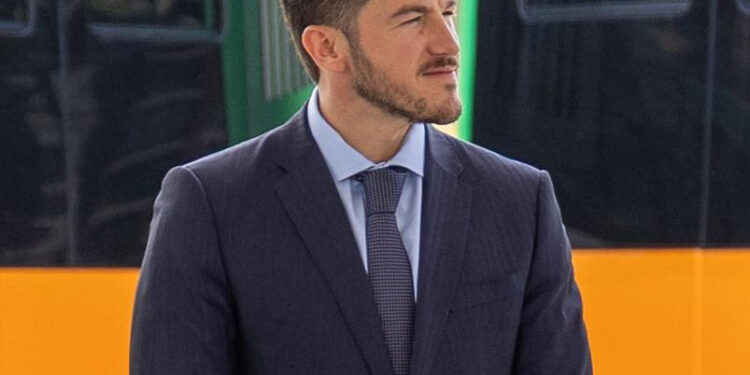 'LLEGARÁN A NUEVO LEÓN 3 MIL MILLONES DE PESOS MÁS PARA MOVILIDAD'.–SAMUEL; ANUNCIA MANDATARIO APOYO DURANTE ENTREGA DE 30 CAMIONES 1 ‘LLEGARÁN A NUEVO LEÓN 3 MIL MILLONES DE PESOS MÁS PARA MOVILIDAD’.–SAMUEL; ANUNCIA MANDATARIO APOYO DURANTE ENTREGA DE 30 CAMIONES