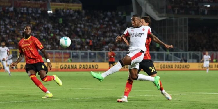 MILAN CONSIGUE SU PRIMER TRIUNFO EN SERIE A Y A SANTIAGO GIMÉNEZ LE ANULAN UN GOL