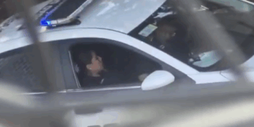 PROTEGER Y… CAPTAN A POLICÍAS REALIZANDO ACTOS SEXUALES EN PATRULLA 6 PROTEGER Y… CAPTAN A POLICÍAS REALIZANDO ACTOS SEXUALES EN PATRULLA