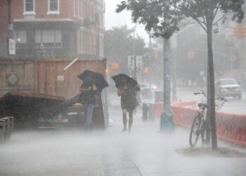 LLUVIAS TORRENCIALES PROVOCAN ESTADO DE EMERGENCIA EN NUEVA YORK Y NUEVA JERSEY